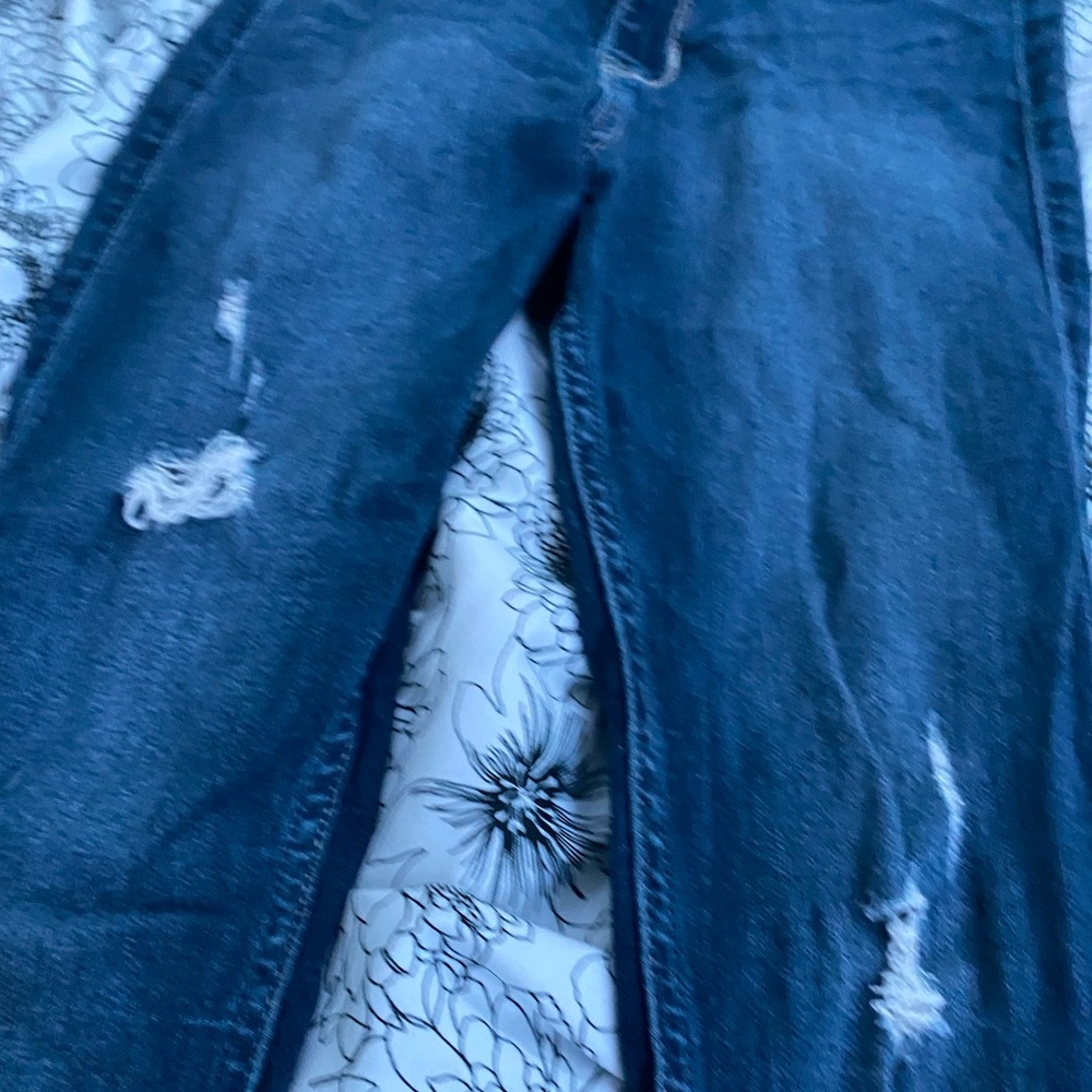 hollister jeans w/ rips